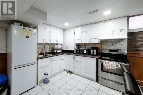 5213 Palomar Crescent, Mississauga, ON - Indoor Photo Showing Kitchen With Double Sink