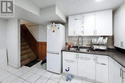 5213 Palomar Crescent, Mississauga, ON - Indoor Photo Showing Kitchen With Double Sink