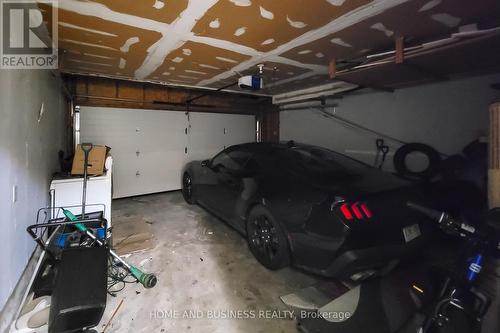 5213 Palomar Crescent, Mississauga, ON - Indoor Photo Showing Garage