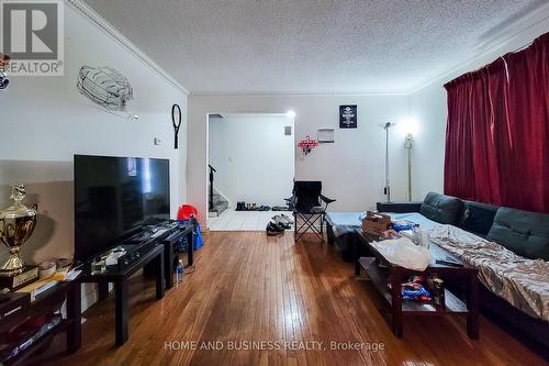 5213 Palomar Crescent, Mississauga, ON - Indoor Photo Showing Living Room