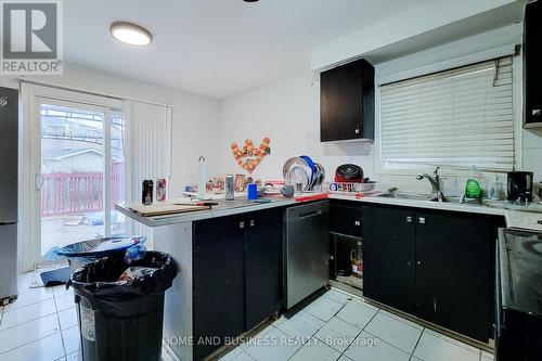 5213 Palomar Crescent, Mississauga, ON - Indoor Photo Showing Kitchen