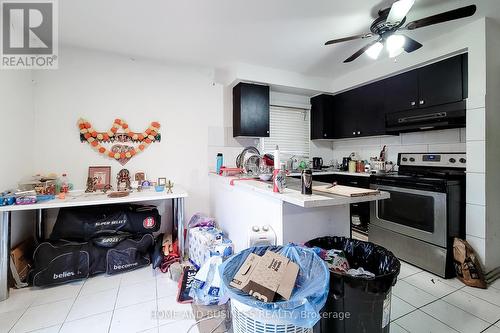 5213 Palomar Crescent, Mississauga, ON - Indoor Photo Showing Kitchen