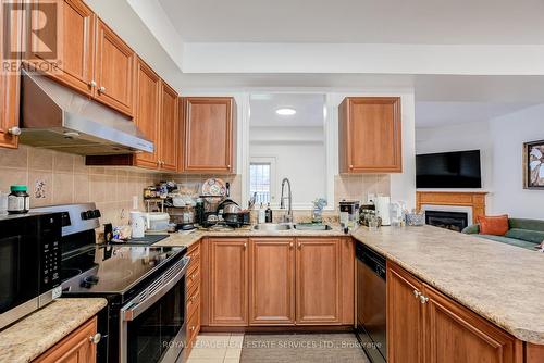 1337 Kestell Boulevard, Oakville, ON - Indoor Photo Showing Kitchen With Double Sink