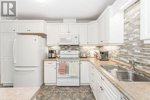 47 Clover Crescent, Wasaga Beach, ON - Indoor Photo Showing Kitchen With Double Sink
