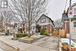 257 LUMSDEN AVENUE  Toronto, ON M4C 2K7