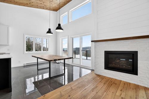 Salle à manger - 140 Ch. De L'Altitude, Saint-Côme, QC - Indoor With Fireplace