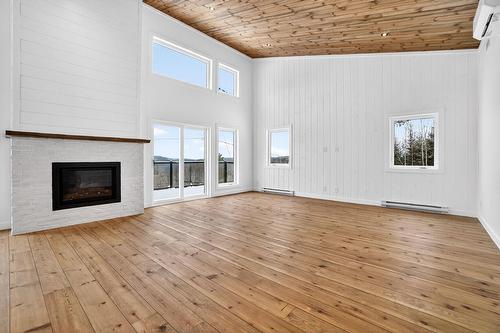 Salon - 140 Ch. De L'Altitude, Saint-Côme, QC - Indoor Photo Showing Living Room With Fireplace