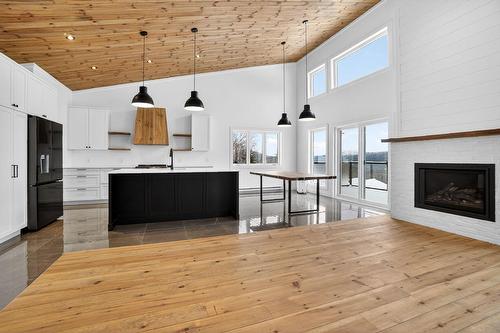 Salon - 140 Ch. De L'Altitude, Saint-Côme, QC - Indoor With Fireplace