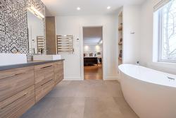 Salle de bains attenante à la CCP - 