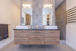 Salle de bains attenante à la CCP - 