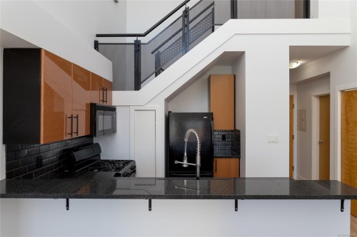 323-599 Pandora Ave, Victoria, BC - Indoor Photo Showing Kitchen