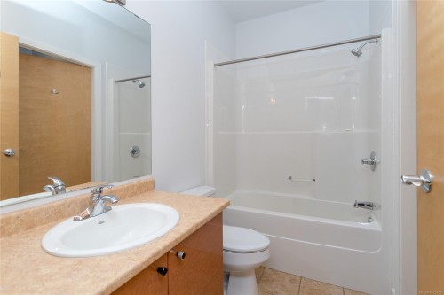 323-599 Pandora Ave, Victoria, BC - Indoor Photo Showing Bathroom