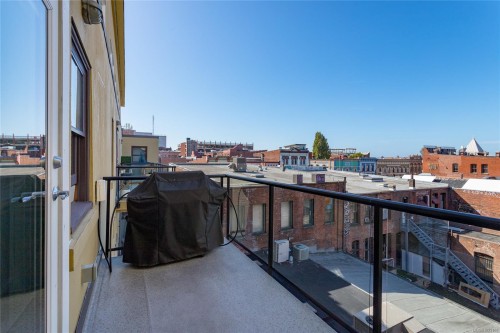 323-599 Pandora Ave, Victoria, BC - Outdoor