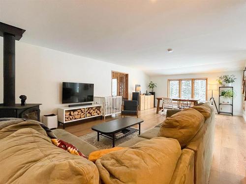 6 Beech Cresent, Ear Falls, ON - Indoor Photo Showing Living Room