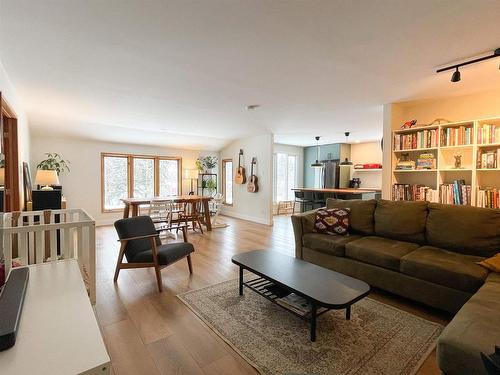 6 Beech Cresent, Ear Falls, ON - Indoor Photo Showing Living Room