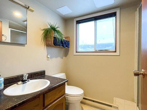6 Beech Cresent, Ear Falls, ON - Indoor Photo Showing Bathroom