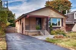 MAIN FLOOR - 381 TAYLOR MILLS DRIVE  Richmond Hill, ON L4C 2V1