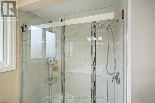 415 Riverside Drive, Welland (Broadway), ON - Indoor Photo Showing Bathroom