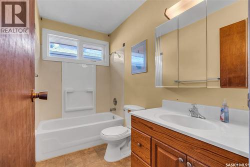 3205 33Rd Street W, Saskatoon, SK - Indoor Photo Showing Bathroom