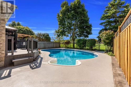 6200 Osprey Boulevard, Mississauga, ON - Outdoor With In Ground Pool