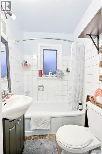 513 10Th Street E, Prince Albert, SK - Indoor Photo Showing Bathroom