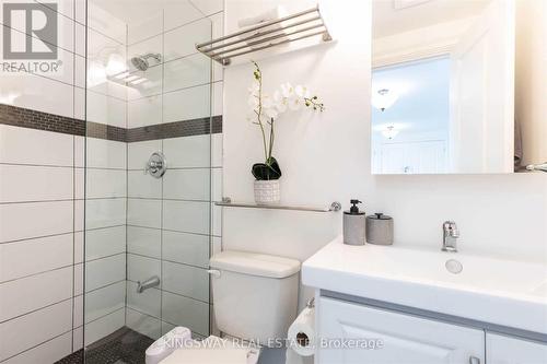 2594 Bromsgrove Road, Mississauga, ON - Indoor Photo Showing Bathroom