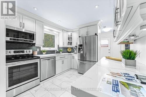 2594 Bromsgrove Road, Mississauga, ON - Indoor Photo Showing Kitchen