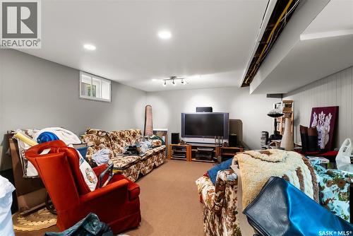 433 9Th Avenue W, Melville, SK - Indoor
