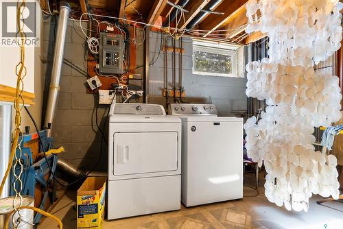 433 9Th Avenue W, Melville, SK - Indoor Photo Showing Laundry Room