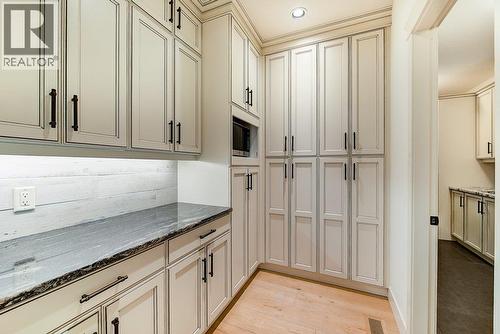 Butler's pantry - 425 Audubon Court, Kelowna, BC - Indoor Photo Showing Kitchen