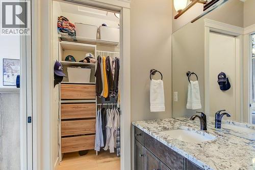 Upper Level Ensuite to bedroom 2 - 425 Audubon Court, Kelowna, BC - Indoor Photo Showing Bathroom