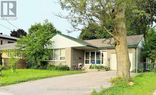 272 CONESTOGA AVENUE  Richmond Hill, ON L4C 2H2