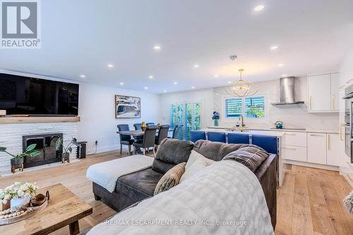 23 West Hampton Road, St. Catharines, ON - Indoor Photo Showing Living Room With Fireplace
