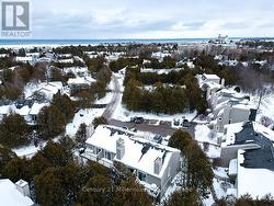 Private crescent on Collingwood's west end - 