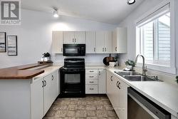 Lovely natural light in spacious kitchen - 