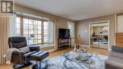 7 Briarhill Place, London East (East A), ON - Indoor Photo Showing Living Room