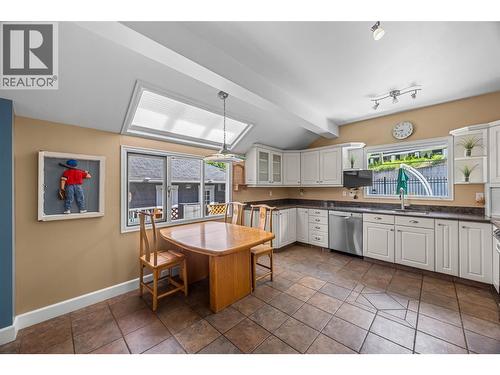 141 Connaught Road, Kamloops, BC - Indoor Photo Showing Kitchen