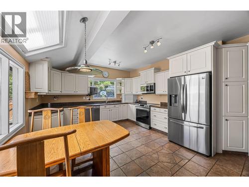 141 Connaught Road, Kamloops, BC - Indoor Photo Showing Kitchen