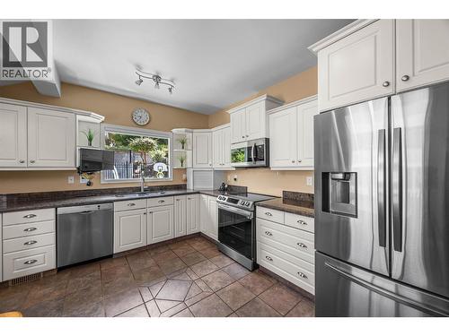 141 Connaught Road, Kamloops, BC - Indoor Photo Showing Kitchen