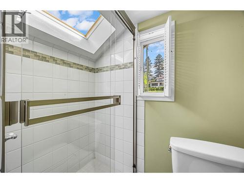 141 Connaught Road, Kamloops, BC - Indoor Photo Showing Bathroom