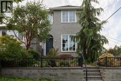 220 E 40TH AVENUE  Vancouver, BC V5W 1L8
