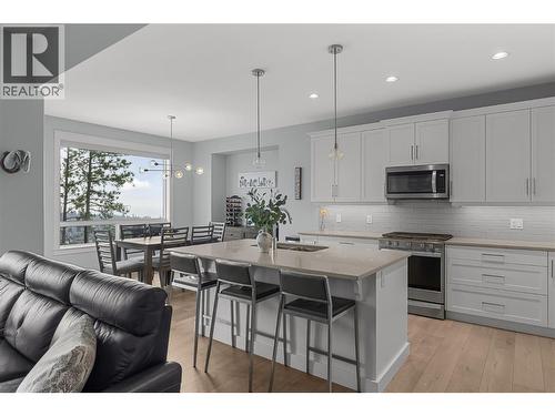2573 Crown Crest Drive, West Kelowna, BC - Indoor Photo Showing Kitchen With Upgraded Kitchen