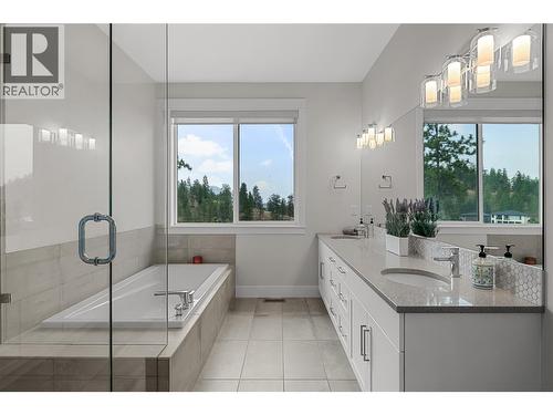 2573 Crown Crest Drive, West Kelowna, BC - Indoor Photo Showing Bathroom