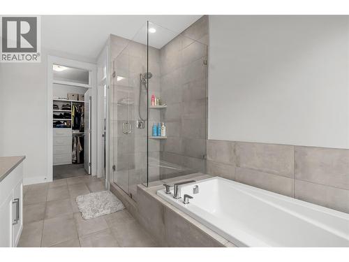 2573 Crown Crest Drive, West Kelowna, BC - Indoor Photo Showing Bathroom