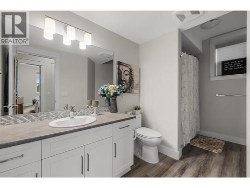 2573 Crown Crest Drive, West Kelowna, BC - Indoor Photo Showing Bathroom