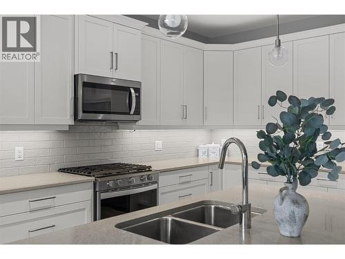 2573 Crown Crest Drive, West Kelowna, BC - Indoor Photo Showing Kitchen With Double Sink With Upgraded Kitchen