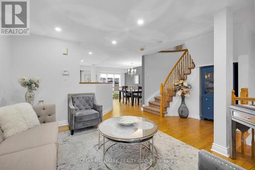 142 Inverkip Avenue, Ottawa, ON - Indoor Photo Showing Living Room