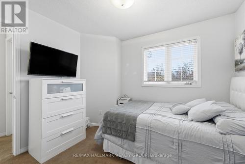 142 Inverkip Avenue, Ottawa, ON - Indoor Photo Showing Bedroom