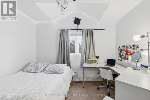 142 Inverkip Avenue, Ottawa, ON - Indoor Photo Showing Bedroom