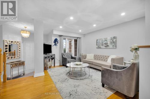 142 Inverkip Avenue, Ottawa, ON - Indoor Photo Showing Living Room